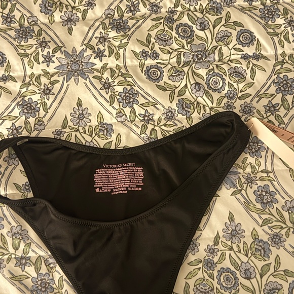 New Victoria's Secret Bikini Bottom - Picture 2 of 3
